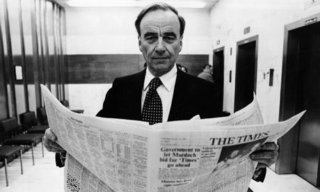 Rupert-Murdoch-reading-th-001