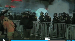 Oakland_Flashbang_cop