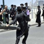 police-kick-haredim