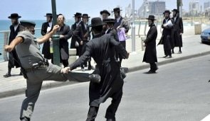 police-kick-haredim