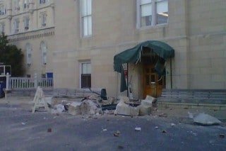 OB-PH382_quakes_E_20110823190018