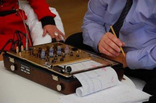 lie-detector-test-110819-02