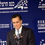 Mitt-Romney-w-hebrew-behind-him-at-press-conference