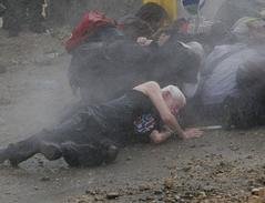 Avnery_tear gas