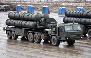 425x274xS-400-Anti-Aircraft-Missile-Launchers-Photo-by-Vitaly-V.-Kuzmin-425x274.jpg.pagespeed.ic.94i1ku-Lkq