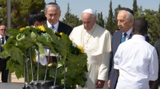Pope Francis lays wreath at Theodor Herzl grave, May 2014