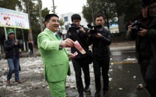 Chinese philanthropist Chen Guangbiao handing out money to street cleaners in Nanking