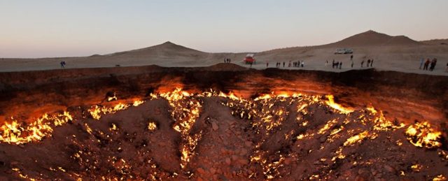 Golden-Eagle-Silk-Road-The-Door-to-Hell-in-Darvaza-Turkmenistan