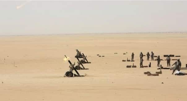 Saudi mortars shelling Yemeni desert from their positions inside Saudi Arabia