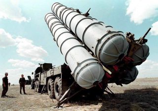 Image: Russia lifts ban on sale of missiles to Iran
