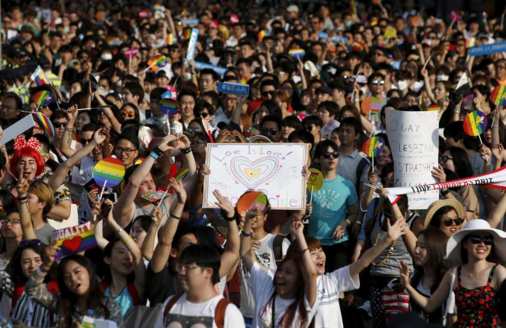 Participants march on a street during Korea Queer Festival 2015 in central Seoul, South Korea, June 28, 2015. Several hundreds gays, lesbians and transgender people held the gay pride march to push for their rights. The rally in the center of Seoul came against the backdrop of the U.S. Supreme Court's landmark decision on Friday to grant a constitutional right to same-sex marriage. Over 20,000 people including lesbians, gays, bisexuals and transgenders joined the annual queer festival, the organizer said.  REUTERS/Kim Hong-Ji