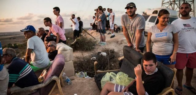 Israelis enjoying the Gaza turkey shoot show