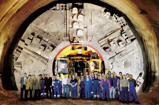 Tunnel boring machine
