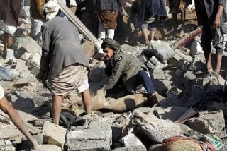 Yemenis search through rubble for loved ones